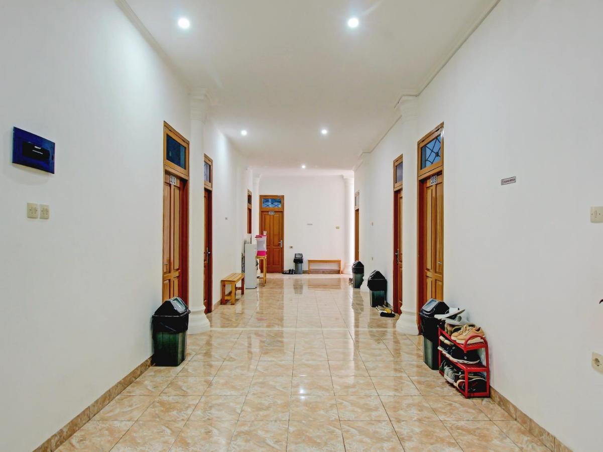 Super Oyo 90224 Palembang Residence Exterior foto